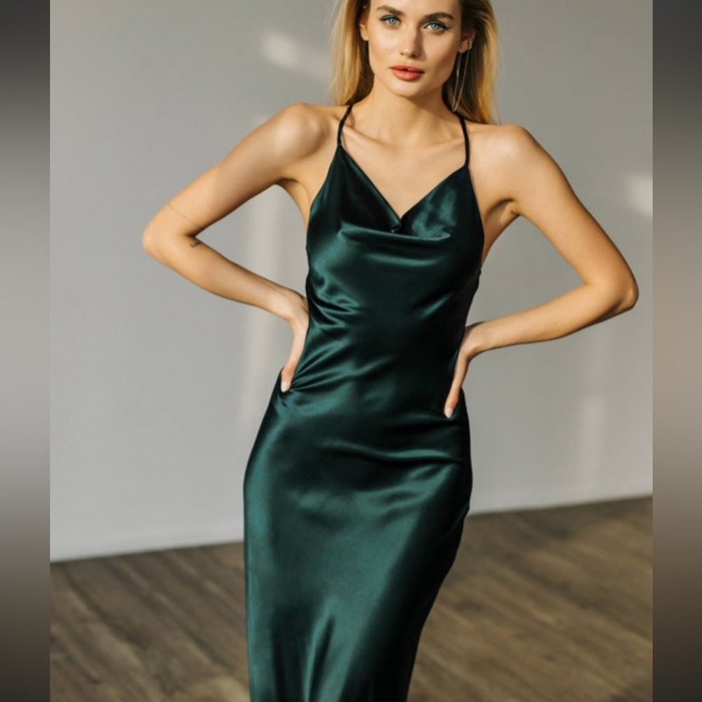 5/$50 GREEN HOLIDAY SATIN RUCHED MIDI DRESS SLIT STRETCH SLIPDRESS SZ M